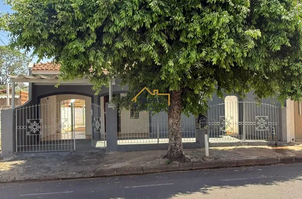 OPORTUNIDADE IMPERDÍVEL NO BAIRRO SILVARES - TERRENO INTEIRO COM TRES CASAS - Foto 1