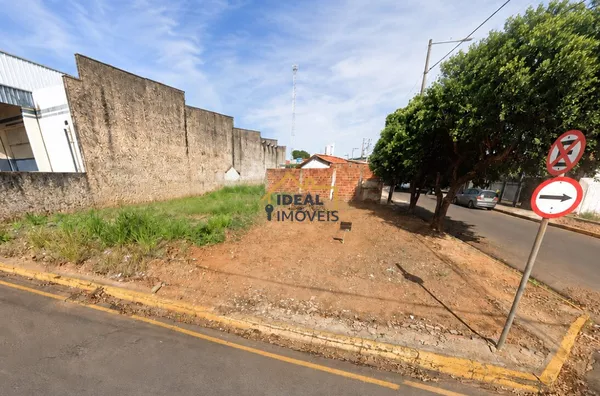 Invista no Centro: Terreno de 301m² Perfeito para Clínicas, Escritórios ou Moradia - Foto 8