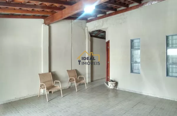Casa à venda no Bairro Simões em Birigui/SP por R$ 185 mil. Oportunidade para sair do aluguel com 2 quartos e ampla garagem coberta. Agende sua visita!