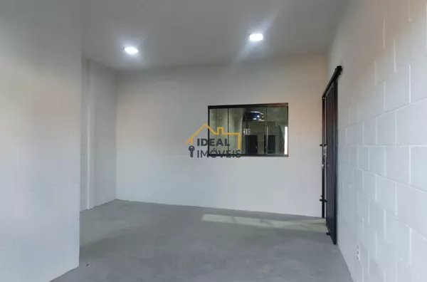 Barracão 250m², c/ Escritório, Energia Trifasica, 3 Banheiros - Foto 5