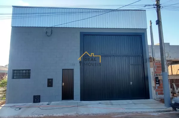 Barracão 250m², c/ Escritório, Energia Trifasica, 3 Banheiros - Foto 1