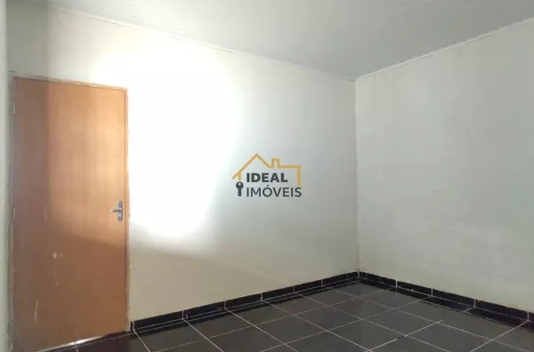 Bairro jandaia II - Casa de terrreno inteiro, 3 quartos,  sendo 1 suíte, sala ampla, cozinha, lavanderia coberta, garagem coberta pra 2 carros - Foto 5