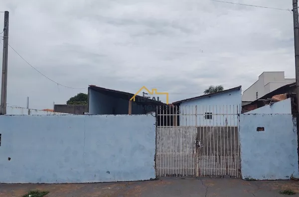 Bairro jandaia II - Casa de terrreno inteiro, 3 quartos,  sendo 1 suíte, sala ampla, cozinha, lavanderia coberta, garagem coberta pra 2 carros - Foto 6