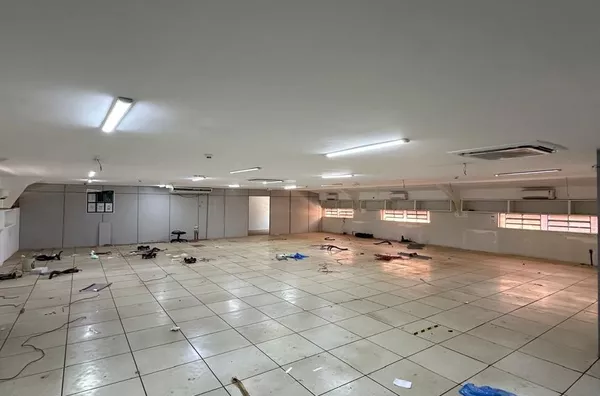 Prédio comercial com galpão para aluguel,  Zona Industrial (guara), Brasilia
