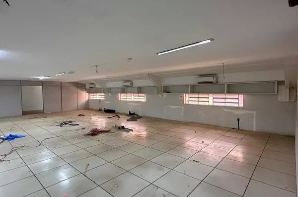 Prédio comercial com galpão para aluguel,  Zona Industrial (guara), Brasilia