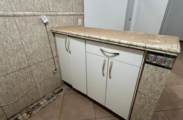 ADE: Excelente conjunto de  loja com subsolo e apartamento com 3 suítes.