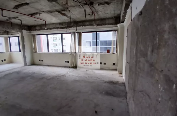 Itaim Bibi! Conj. Comercial no contra-piso (103 m²) com 2 banheiros e 2 vagas à venda! - Foto 2