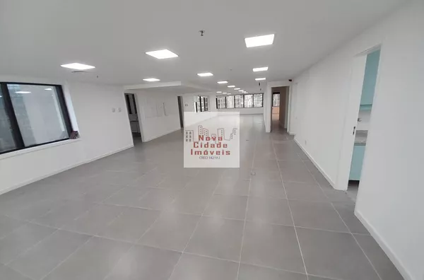 Itaim Bibi! Conjunto comercial 250 m²  locação 3 salas 3 banhs. 5 vagas - Foto 2