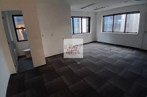 Vila Olímpia! Sala de 41m² 2 banhs 1 vaga para locação - Foto 3