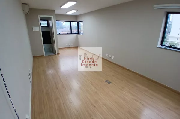 Vila Olímpia! Conjunto comercial (30 m²) 1 sala, banheiro c/1 vaga à venda