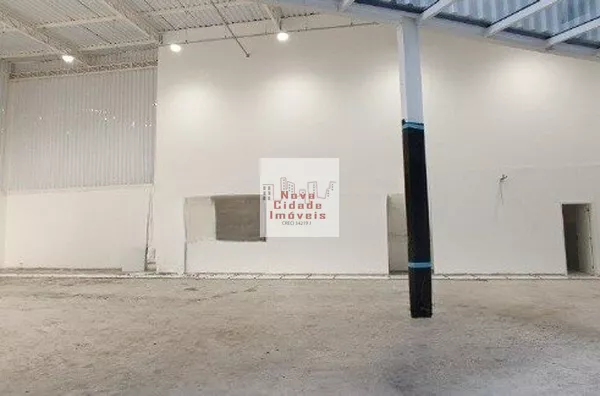 Vila Olímpia! Galpão 612 m² com pé direito alto e 8 vagas para locação