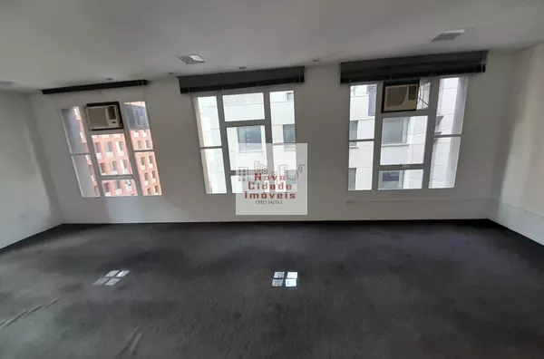 Vila Olímpia! Sala conjugada c/ 93 m² (2 banheiros e 2 vaqas) p/ locação - Foto 1