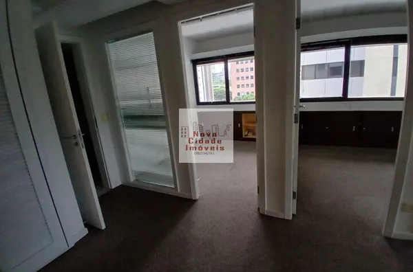 Brooklin! Sala comercial c/ 61 m² (3 salas e 2 banheiros) com 2 vagas para venda e locação - Foto 2