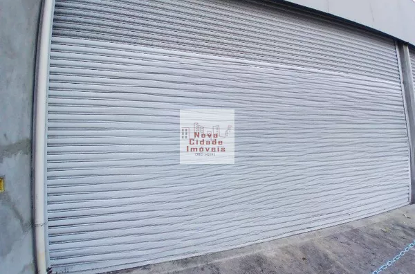 Vila Olímpia! Loja em rua de fluxo com pé direito alto (66 m²) para locação