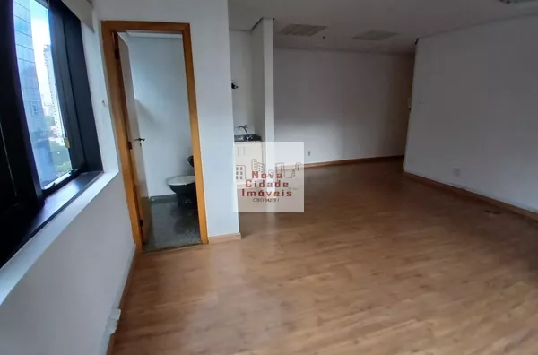 Vila Olímpia! Sala de 41 m² 2 banhs 1 vaga para locação - Foto 4