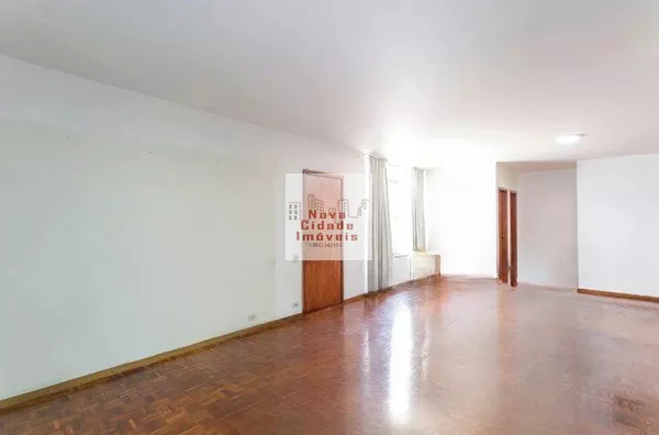 Vila Olímpia! Sobrado comercial com vaga e entrada lateral em rua de fluxo!