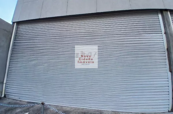Vila Olímpia! Loja em rua de fluxo com pé direito alto (66 m²) para locação