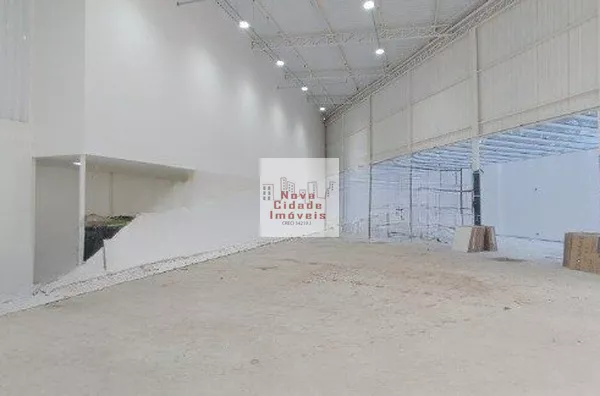 Vila Olímpia! Galpão 612 m² com pé direito alto e 8 vagas para locação