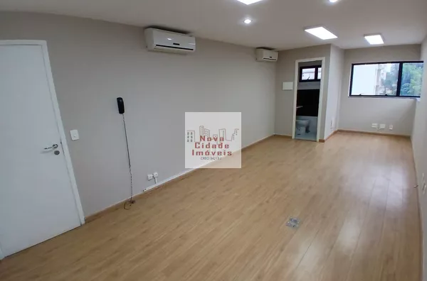 Vila Olímpia! Conjunto comercial (30 m²) 1 sala, banheiro c/1 vaga à venda