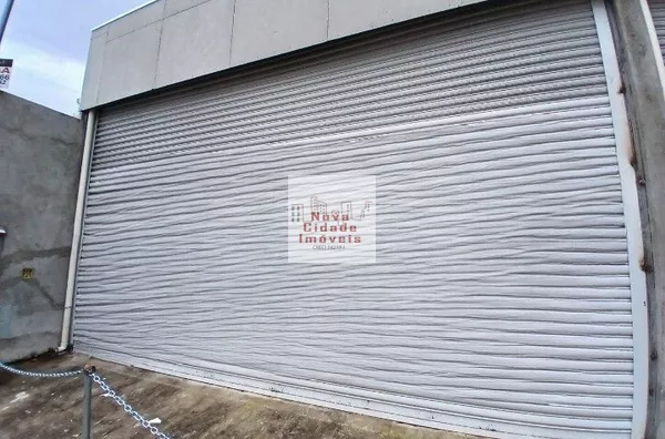 Vila Olímpia! Loja em rua de fluxo com pé direito alto (66 m²) para locação