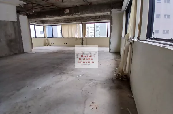 Itaim Bibi! Conj. Comercial no contra-piso (103 m²) com 2 banheiros e 2 vagas à venda! - Foto 4