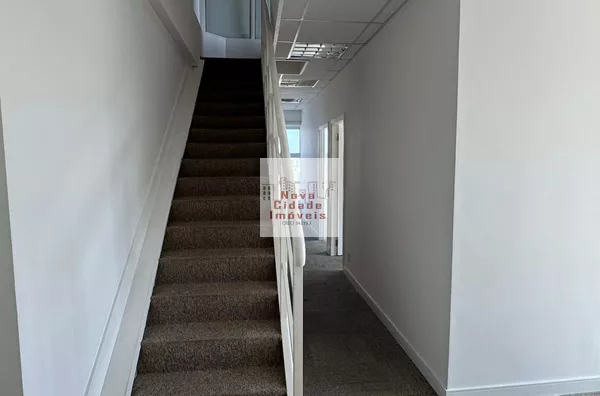 Brooklin! Conjunto semi mobiliado (135 m²) com 2 banheiros e 2 vagas para locação - Foto 2