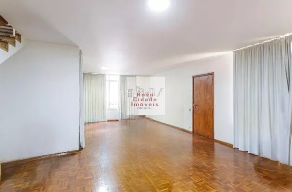Vila Olímpia! Sobrado comercial com vaga e entrada lateral em rua de fluxo!