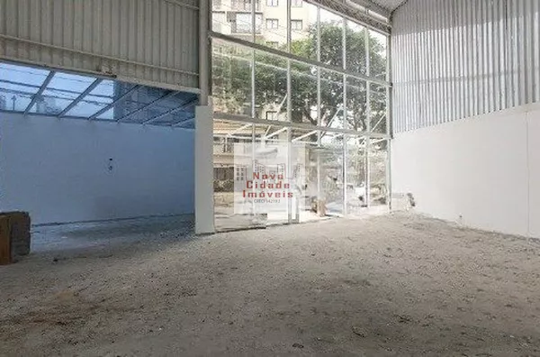 Vila Olímpia! Galpão 612 m² com pé direito alto e 8 vagas para locação