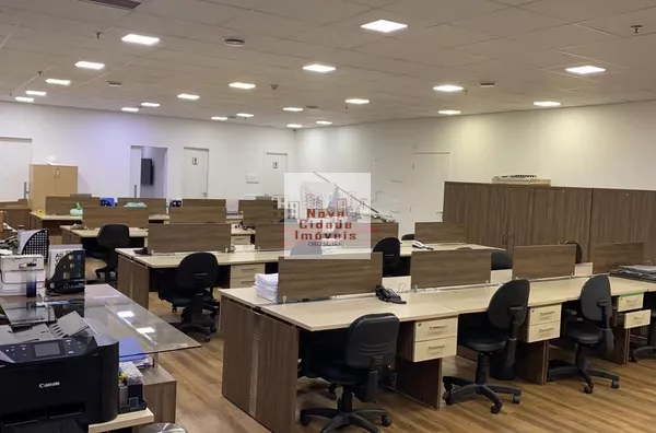 Brooklin! Conjuntos conjugados (235 m²) com 6 vagas para locação