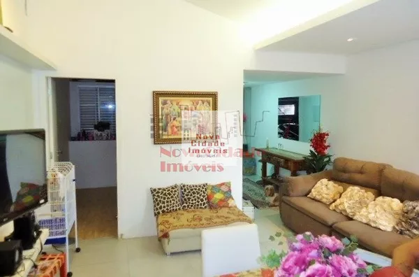 Vila Olímpia! Excelente casa reformada em rua tranquila e arborizada - Foto 1