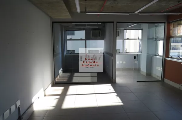 Moema! Sala comercial c/ 53 m² com 2 banheiros com 1 vaga para locação - Foto 7
