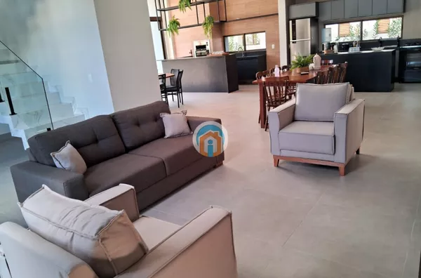 Casa no Condomínio Águas da Serra – 5 Suítes, Área Gourmet e Churrasqueira na Frente