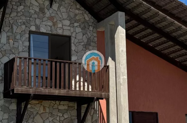 Bananeiras - casa com 1° andar em condominio fechado