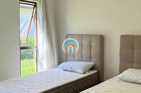 Bananeiras - casa com 1° andar em condominio fechado