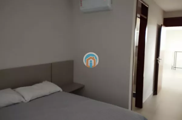 Casa no Condomínio Águas da Serra – 5 Suítes, Área Gourmet e Churrasqueira na Frente