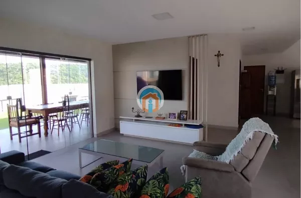 Casa no Águas da Serra - Locação - 5 Suítes, Área Gourmet e Espaço Infantil