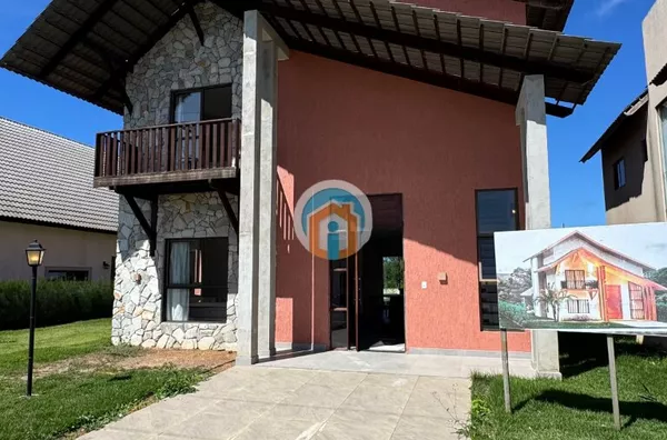 Bananeiras - casa com 1° andar em condominio fechado