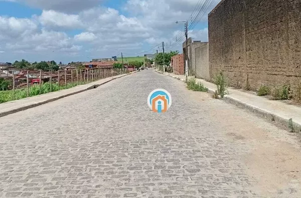 Solânea-PB Terreno amplo bem Localizado na Rua ao lado da avenida principal