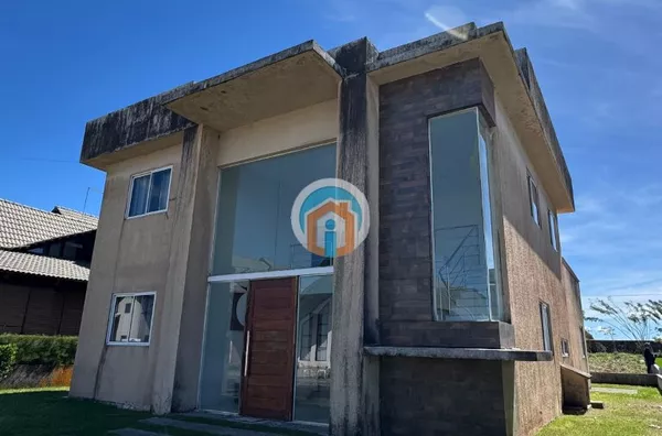 Bananeiras - casa com 1° andar em condominio fechado