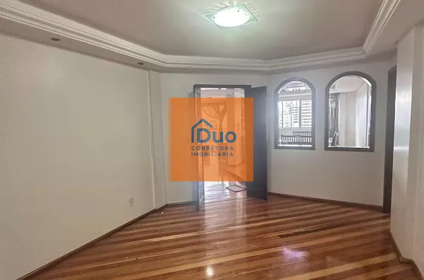 Apartamento para venda,  Centro, Pato Branco AMPLO, OPORTUNIDADE, SEMI MOBILIADO, COZINHA PLANEJADA, COM MESA, CADEIRAS E COOKTOP NOVO, SALA DE JANTAR COM MESA E BUFFET, CORTINADO, ROUPEIROS EM TODOS OS DORMITÓRIOS, SACADAS NA SUÍTE E NA SALA DE ESTAR - Foto 10