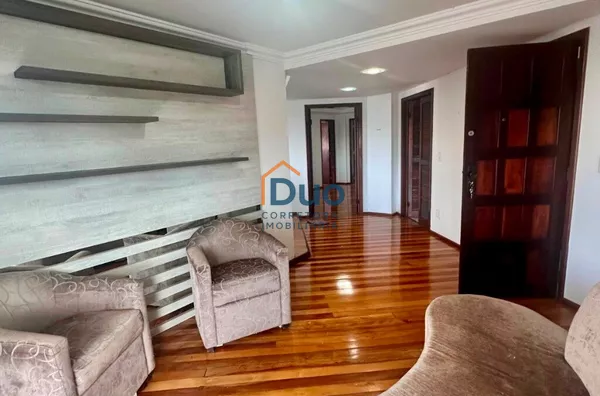 Apartamento para venda,  Centro, Pato Branco AMPLO, OPORTUNIDADE, SEMI MOBILIADO, COZINHA PLANEJADA, COM MESA, CADEIRAS E COOKTOP NOVO, SALA DE JANTAR COM MESA E BUFFET, CORTINADO, ROUPEIROS EM TODOS OS DORMITÓRIOS, SACADAS NA SUÍTE E NA SALA DE ESTAR