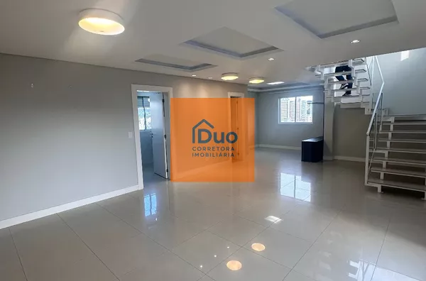Apartamento duplex para aluguel,  Centro, Pato Branco Imobiliária Vitorina Aluga Lindíssimo Cobertura Duplex no centro de Pato Branco. Contendo 03 suítes, sala de estar, sala de jantar e sala de tv, cozinha e lavanderia com móveis planejados(Gava), ar con - Foto 2
