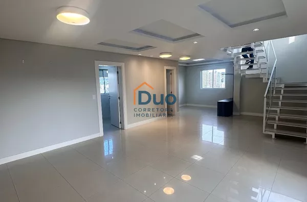 Apartamento duplex para aluguel,  Centro, Pato Branco Imobiliária Vitorina Aluga Lindíssimo Cobertura Duplex no centro de Pato Branco. Contendo 03 suítes, sala de estar, sala de jantar e sala de tv, cozinha e lavanderia com móveis planejados(Gava), ar con