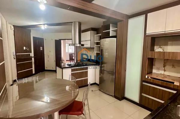 Apartamento para venda,  Centro, Pato Branco AMPLO, OPORTUNIDADE, SEMI MOBILIADO, COZINHA PLANEJADA, COM MESA, CADEIRAS E COOKTOP NOVO, SALA DE JANTAR COM MESA E BUFFET, CORTINADO, ROUPEIROS EM TODOS OS DORMITÓRIOS, SACADAS NA SUÍTE E NA SALA DE ESTAR - Foto 6