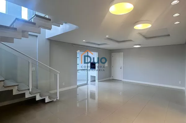 Apartamento duplex para aluguel,  Centro, Pato Branco Imobiliária Vitorina Aluga Lindíssimo Cobertura Duplex no centro de Pato Branco. Contendo 03 suítes, sala de estar, sala de jantar e sala de tv, cozinha e lavanderia com móveis planejados(Gava), ar con