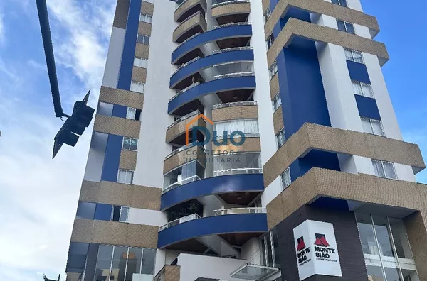 Apartamento duplex para aluguel,  Centro, Pato Branco Imobiliária Vitorina Aluga Lindíssimo Cobertura Duplex no centro de Pato Branco. Contendo 03 suítes, sala de estar, sala de jantar e sala de tv, cozinha e lavanderia com móveis planejados(Gava), ar con