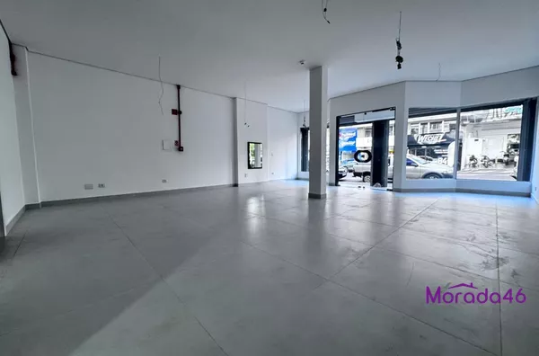 ALUGA-SE SALA COMERCIAL NO CENTRO 