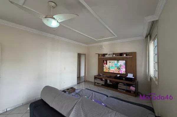 CASA A VENDA NO BAIRRO AMADORI