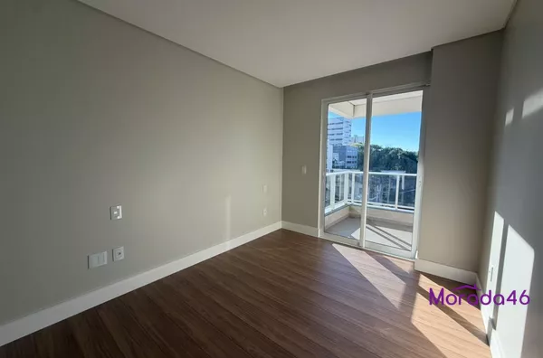 QUARTO COM SACADA