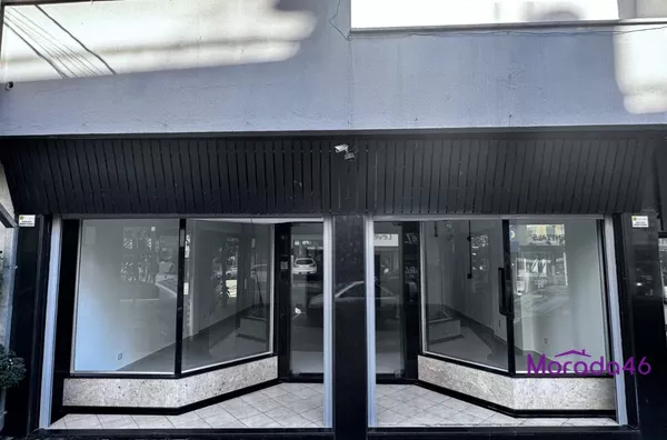 ALUGA-SE SALA COMERCIAL NO CENTRO 